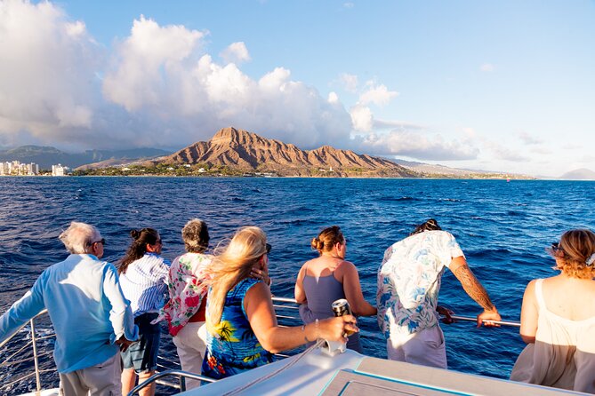 Board from Waikiki Beach for a scenic Sunset Sail on the Hāwea - Drinks onboard: what’s included, and how to avoid surprises