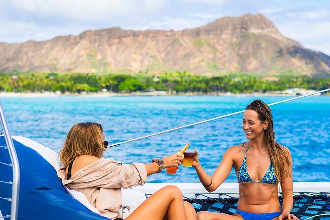 Board from Waikiki Beach for Aloha Hour Sail on Hāwea Catamaran - Finding your boat: Duke Paoa Kahanamoku Statue to Hāwea