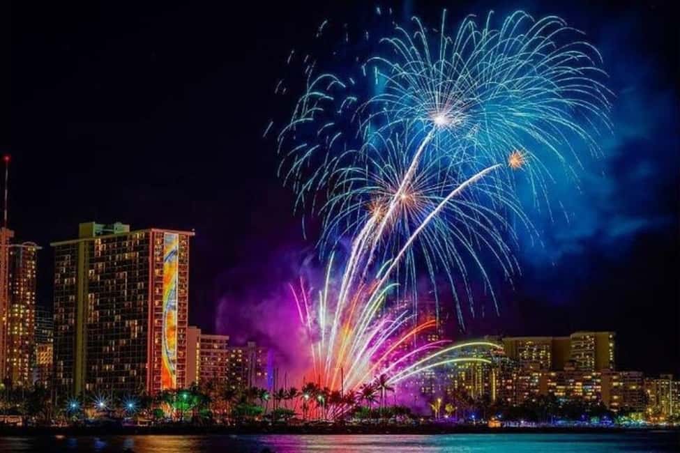 Board from Waikiki Beach: Friday Night Fireworks sail - The 1-Hour Cruise Along Waikiki: Sunset to Moonlight