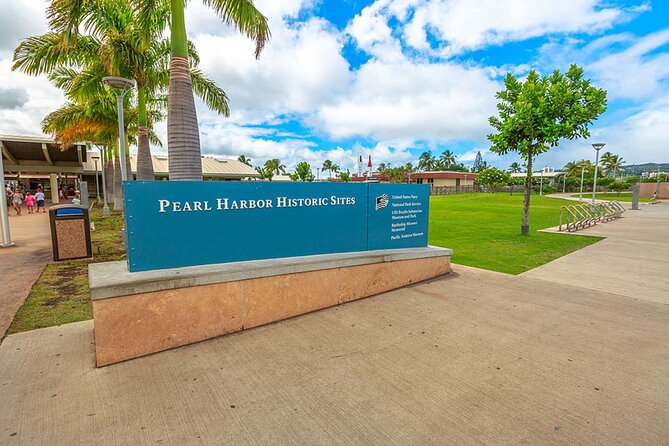 Deluxe Arizona Memorial and USS Missouri Battleship Tour - Small-group pacing: why the van setup matters