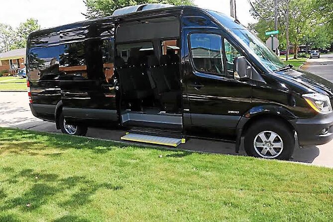 Departure Shuttle: Waikiki Hotel to Airport - The Pick-Up System: Up to Five Waikiki Stops