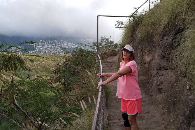 Diamond Head Crater - Comfort and Safety: Shoes, Weather, and Narrow Trail Etiquette