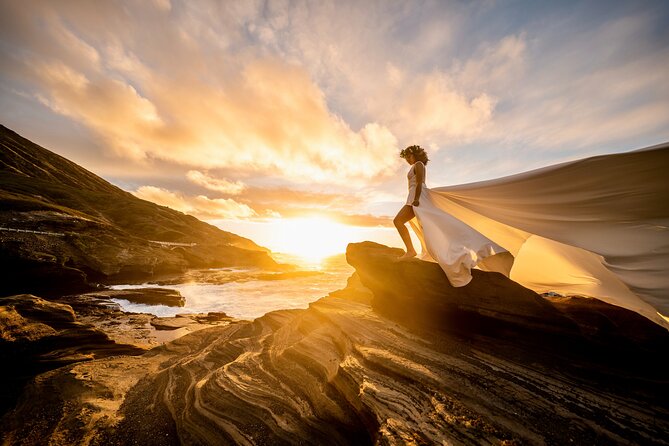 Flying Dress Photoshoot on Oahu - The Windy Magic: How the Long Train Becomes the Star