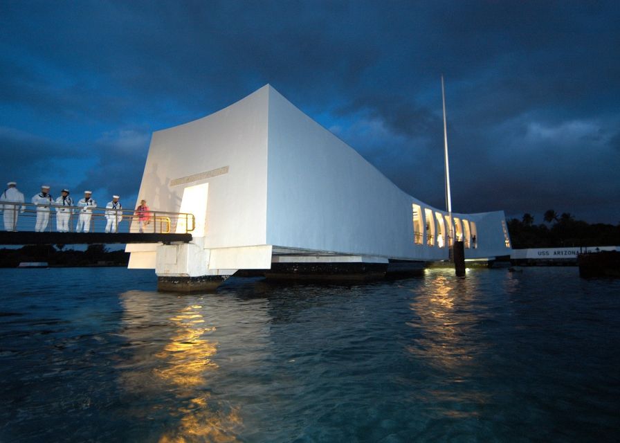 From Waikiki: Pearl Harbor USS Arizona Memorial Program - Why this USS Arizona Memorial Day Trip Works from Waikiki