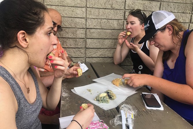 Hawaiian Food Tour by Bike in Oahu - Waikiki Surf Club and the photo moment you will actually use