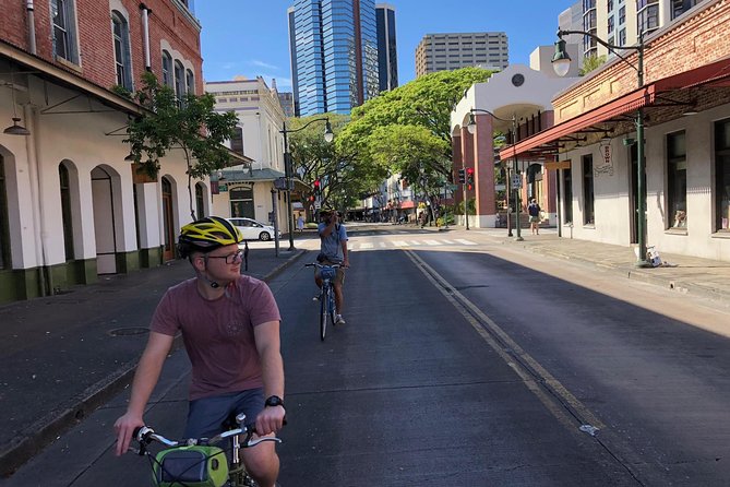 Historical Honolulu Bike Tour - Safety and comfort: bikes, helmets, and city riding reality