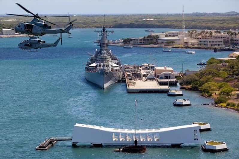 Honolulu: Pearl Harbor, USS Arizona and Battleship Missouri - USS Missouri decks: from surrender to walking history