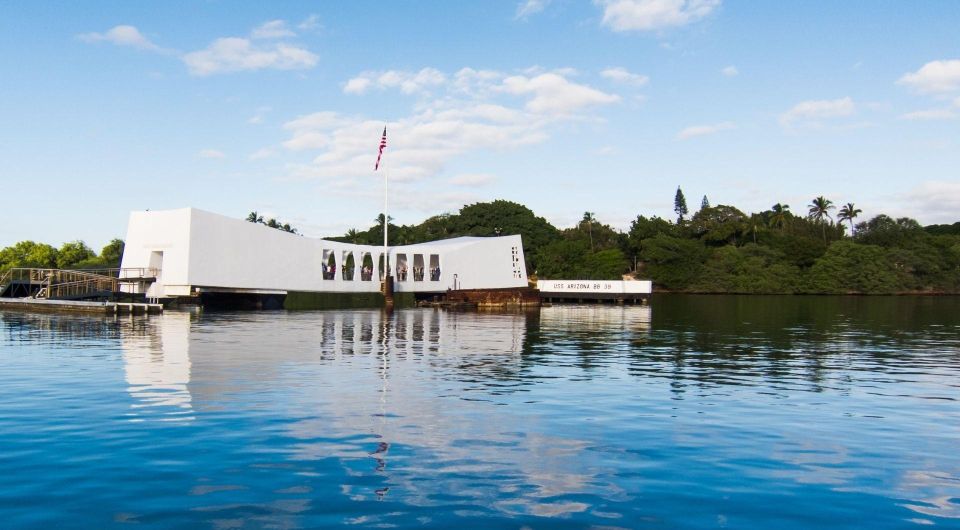 Honolulu: Pearl Harbor, USS Arizona Memorial [Early Access] - Honolulu Harbor, Aloha Tower, and the quick photo-stop rhythm