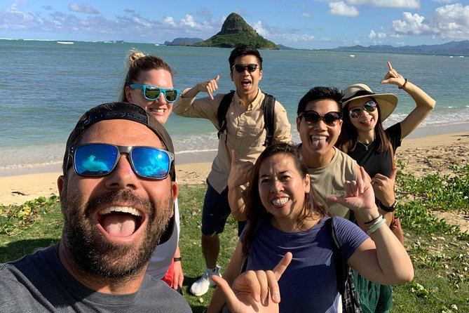 Honolulu Sea-Cliff with Sunset Photo Adventure - Makapuʻu Point: Hang Gliders Over Blue Water