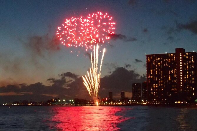 Honolulu Sunset Dinner Cruise with Friday Fireworks Show - Waikiki Fireworks From the Water: Why This Cruise Works