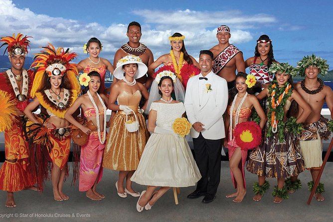 Honolulu: Three Star Deluxe Sunset Dinner Cruise and Show - Service and crowds: making the evening smoother for your table