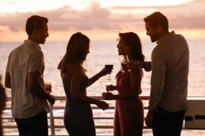 Honolulu: Waikiki Sunset and Cocktail Cruise - The boat experience: lounge, bar, and room to breathe