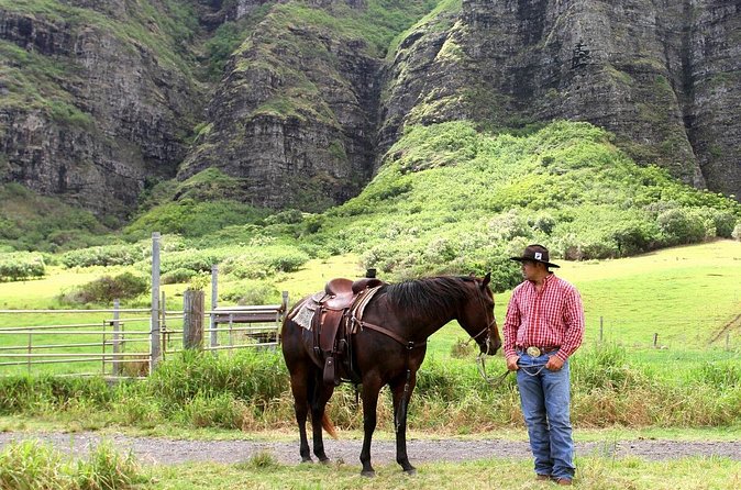 Kualoa Ranch - Horseback Walking Tour - Packing smart: clothes, sun, and the comfort check