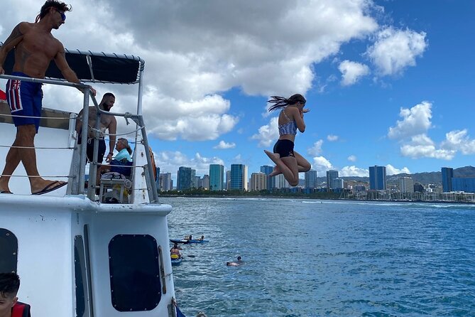 Oahu 5-in-1 Deluxe Cruise: Turtle Snorkeling & Ocean Activities - Included Snacks, Drinks, and Bathroom Setup: Small Comforts That Matter