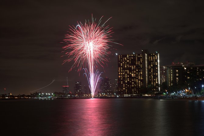 Oahu Catamaran Waikiki Sunset on 40 Foot Catamaran: Food and BYOB - Music, crew hosting, and the small moments you’ll remember