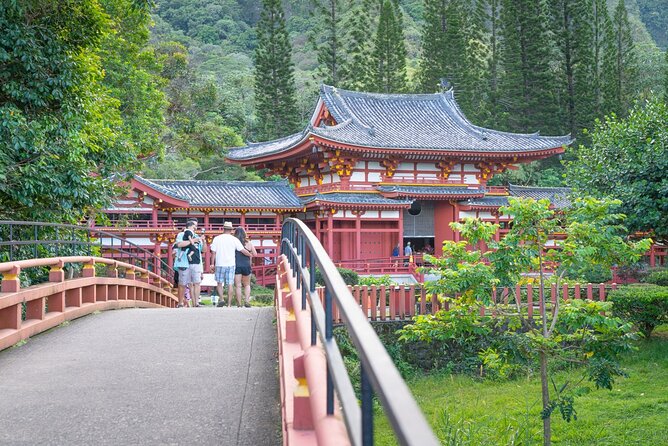 Oahu Deluxe Grand Circle Island Tour - Mokoli’i Island and Waimea Valley: the nature stop with optional swim time