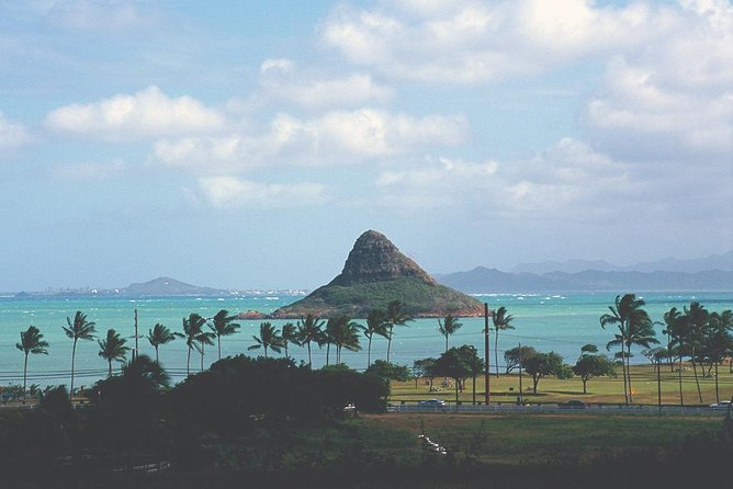 Oahu Deluxe Grand Circle Island Tour - North Shore and Haleiwa: surf town energy plus an easy food stop