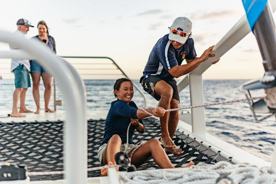 Oahu: Diamond Head Cruise with Drinks & Appetizers - The Sunset Moment: Green Flash Chances and Bonus Wildlife