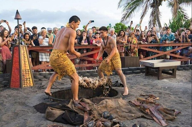 Oahu: Germaine's Luau - The show: long enough to feel like a journey, not a quick skit