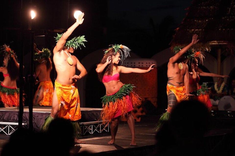 Oahu: Hilton Waikiki Starlight Luau - Voyages Across the South Seas: music, dance, and the pacing of the show