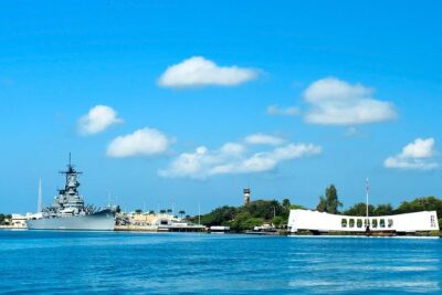 Oahu: Pearl Harbor Complete Experience Passport - USS Arizona Memorial: the boat ride plus a short, helpful briefing