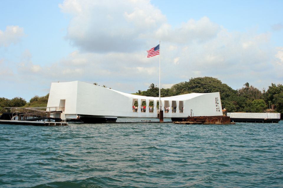 Oahu: Pearl Harbor, USS Arizona, and City Highlights Tour - Pearl Harbor Visitor Center: artifacts first, then the meaning