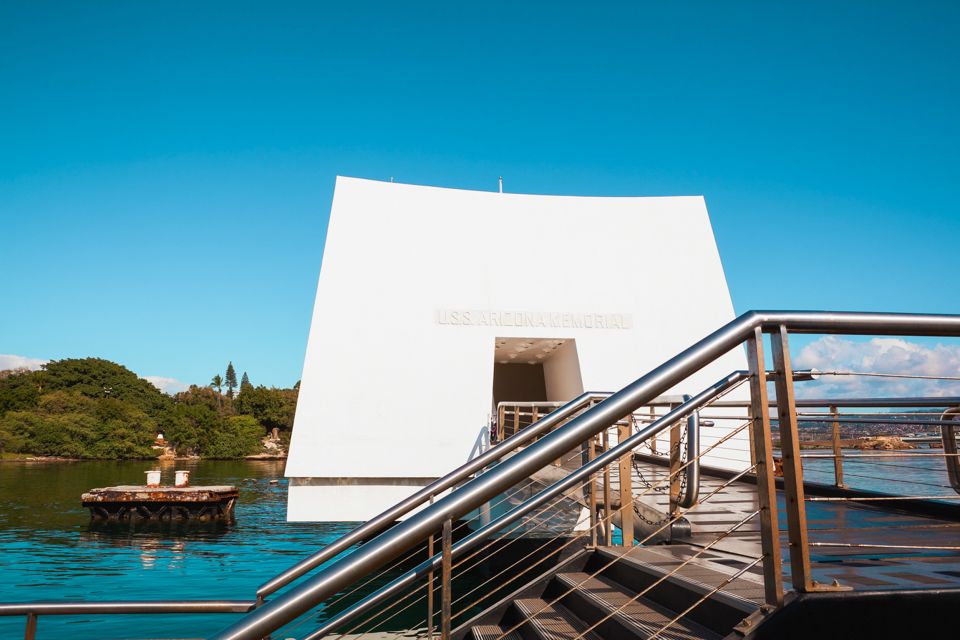 Oahu: Pearl Harbor, USS Arizona, and City Tour - Punchbowl Crater cemetery: moving from WWII to the Pacific’s long aftermath
