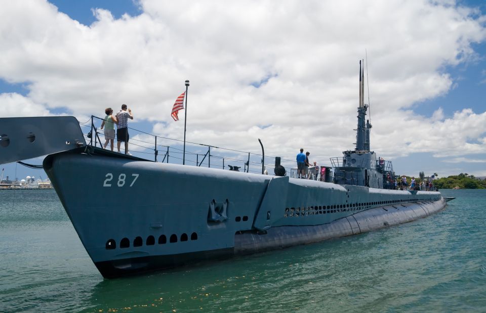Oahu: Pearl Harbor, USS Arizona, Might Mo, & Honolulu Tour - The bus, the guide, and why the ride matters more than you think