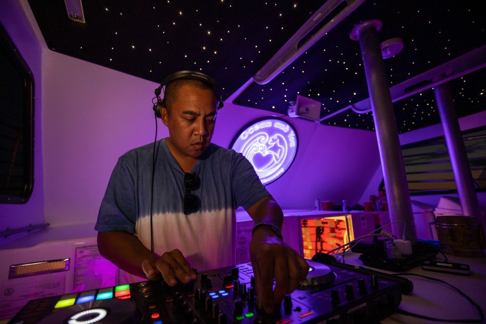 Oahu: Premium Waikiki Sunset Party Cruise with Live DJ - Should you book this Waikiki sunset party cruise?