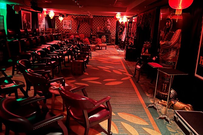 Oahu: The Magical Mystery Show! at Hilton Waikiki Beach Hotel - The Victorian-style story that links the magic