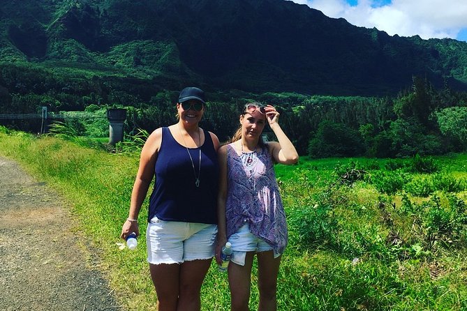 Oahu Uncovered: Full Island Tour with a Local Guide - Nuuanu Pali: the wind, the cliffs, and the unifying story