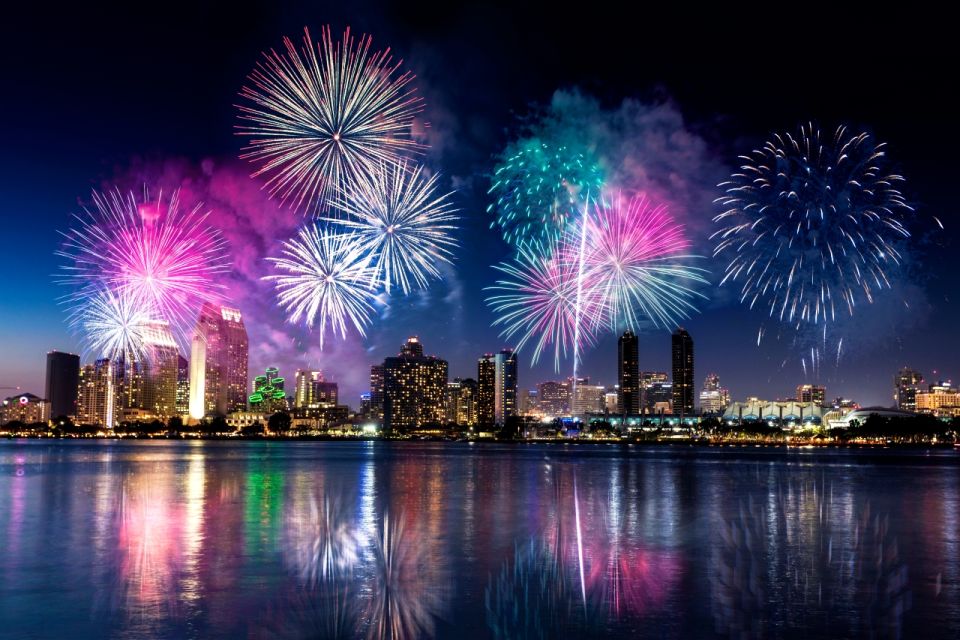 Oahu: Waikiki Friday Fireworks Cruise with Snacks and Drinks - Diamond Head and the Waikiki Coast at Night: The Part Before the Fireworks