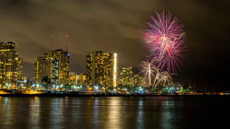 Oahu: Waikiki Friday Fireworks Cruise with Snacks and Drinks - Pickup at Waikiki and Return to the Harbor: Logistics You Should Not Ignore