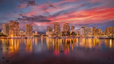Oahu: Waikiki Glass Bottom Boat Sunset Cruise - The Haleiwa Queen catamaran: comfort and small details