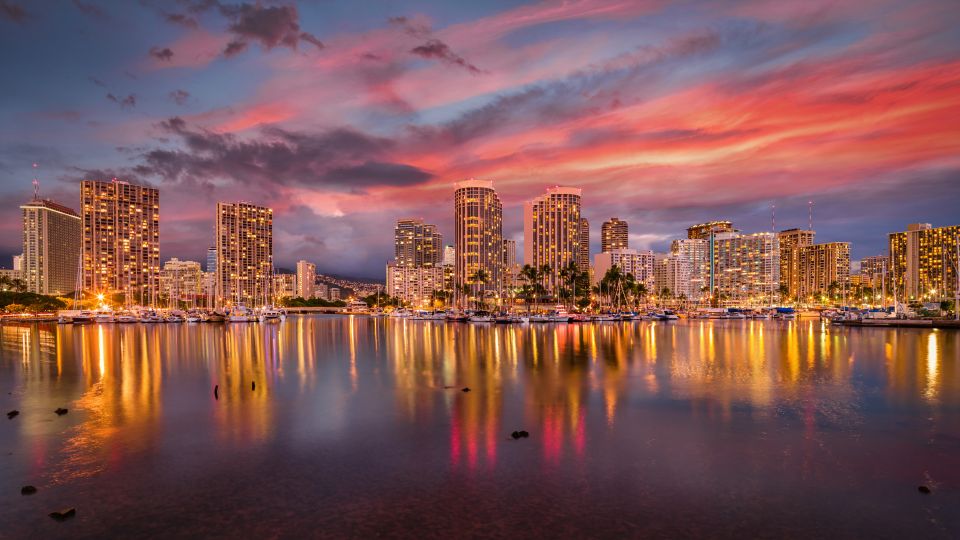 Oahu: Waikiki Glass Bottom Boat Sunset Cruise - The Haleiwa Queen catamaran: comfort and small details
