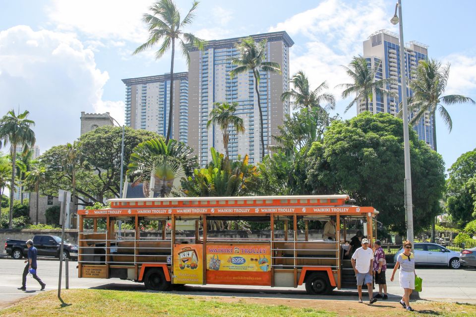 Oahu: Waikiki Trolley Hop-on Hop-off All-Line Pass - The Tour Guides: Why the Narration Feels Like Part of the Value