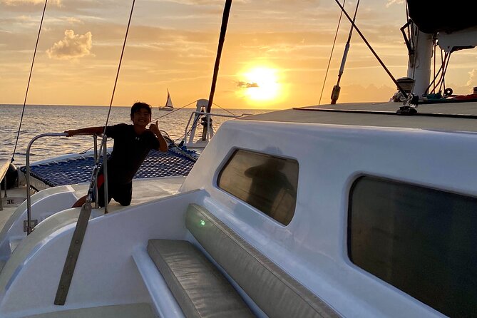 Oahu's Waikiki Coast: Moana’s Sunset Cocktail Sail - Comfort tips that matter in real life
