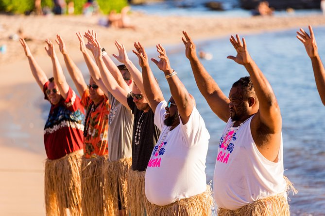 Paradise Cove Luau - Showtime: Hula, Musicians, and the Fire Twirlers