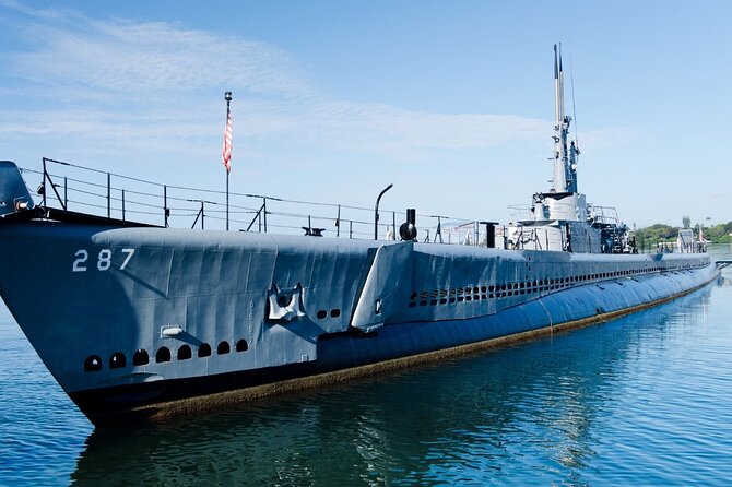 Pearl Harbor [Early Access], USS Arizona & Historic Honolulu Tour - Downtown Honolulu loop: palaces, courts, statues, and a WWII memory marker