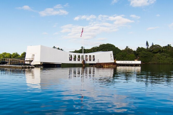 Pearl Harbor & USS Arizona Small-Group Tour [Early Access] - Downtown Honolulu stops: quick hits that add context to the day