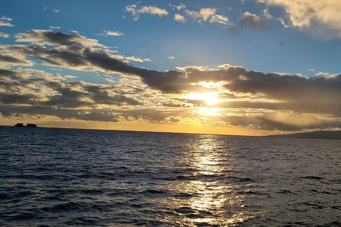 Sunset Dinner Cruise in Honolulu, Hawaii - Honolulu Sunset Views: Waikiki and Diamond Head From the Water