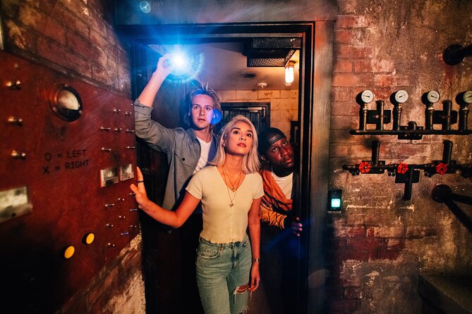 The Escape Game Honolulu: 60-Minute Adventures at Ala Moana - The Guides Make It: Trinity, Jesse, Jean, and Jaren’s Style of Hints